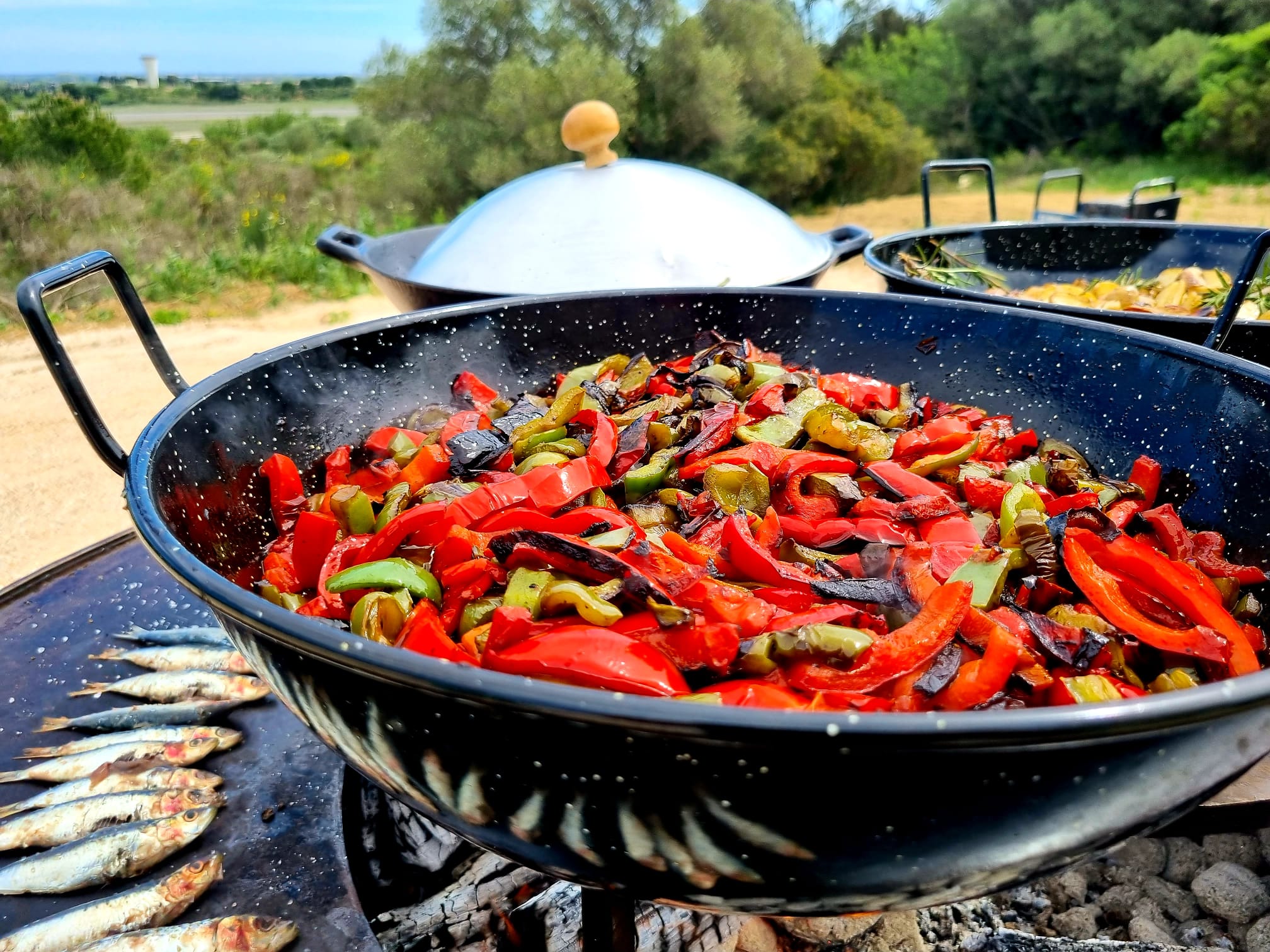 Poêlée de poivrons by Braises et Copains, spécialiste du brasero traiteur.